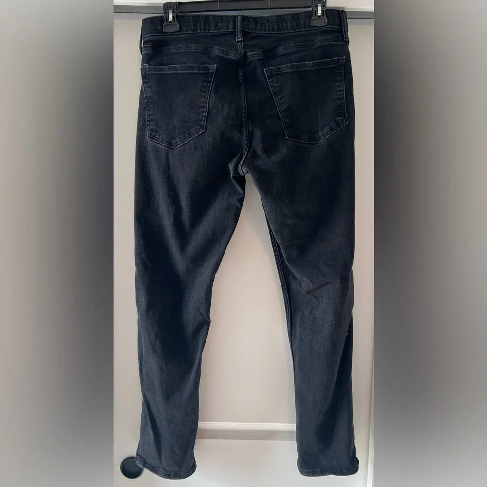 Old Navy Men’s Slim 360 Tech Stretch Jeans - Picture 4 of 5